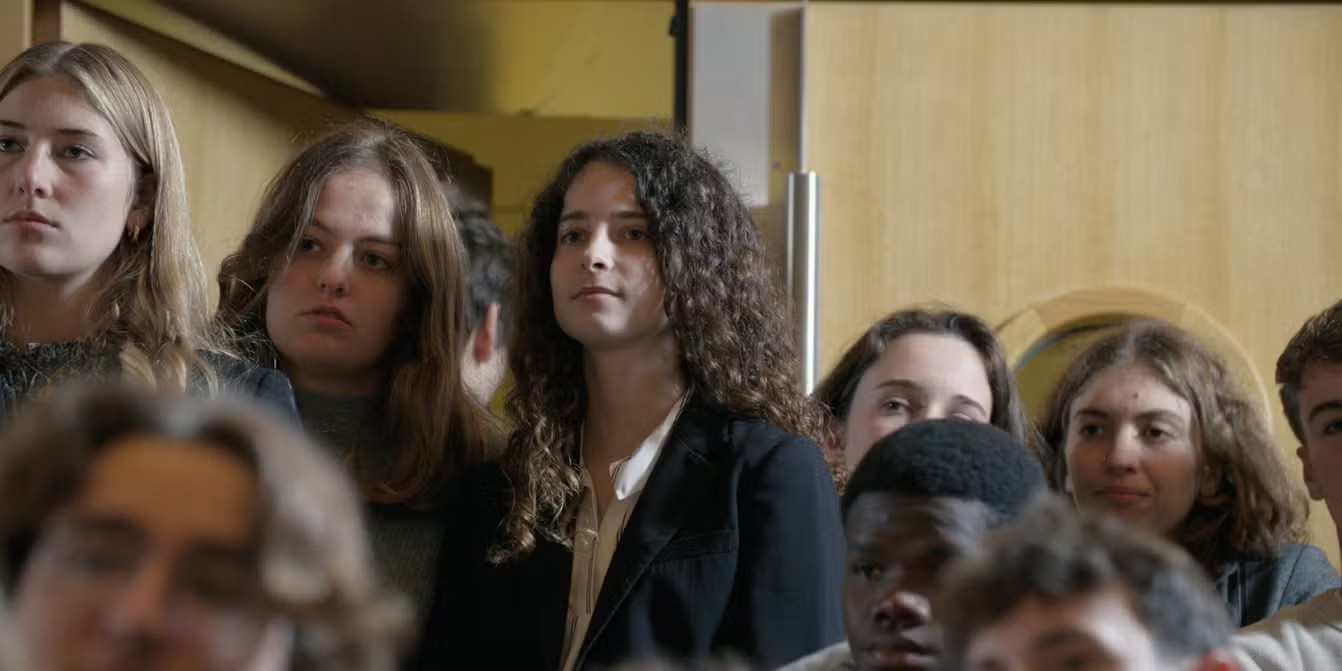 « HEC, admis sans les codes ».